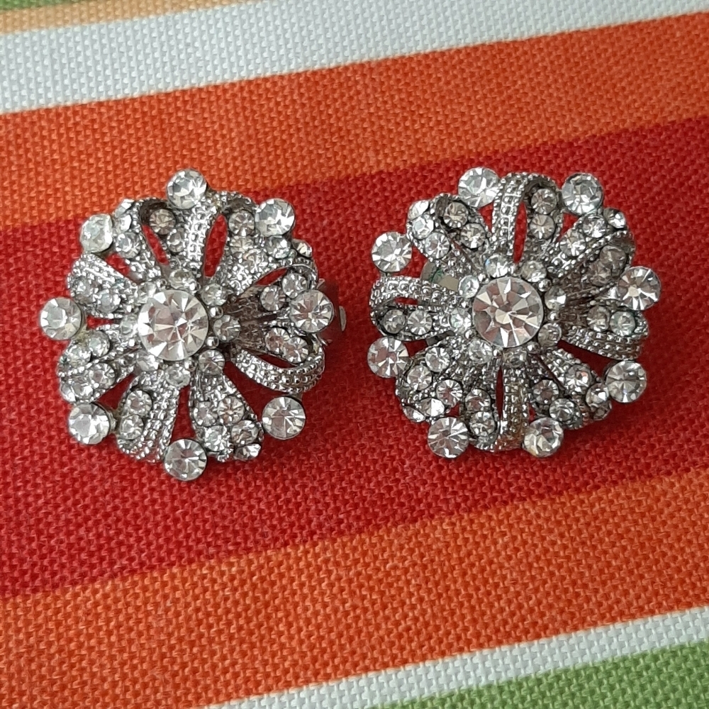 VTG CRYSTAL GLASS CLIP ON EARRINGS - Picture 2 of 6